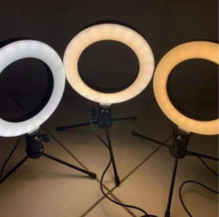 Cabo USB conectado ao ring light de mesa