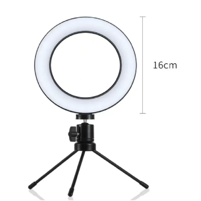 Ring light aceso na cor branca, mostrando o difusor dos LEDs
